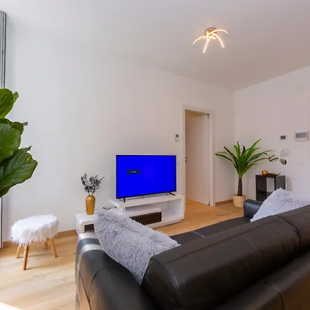 Apartment Heart Of - Happy