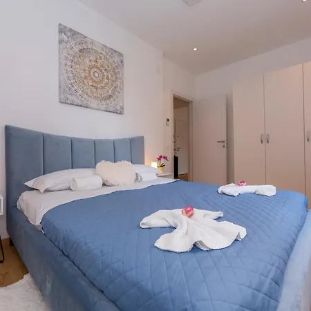 Heart Of With Balcony - Happy Апартаменти Лугано